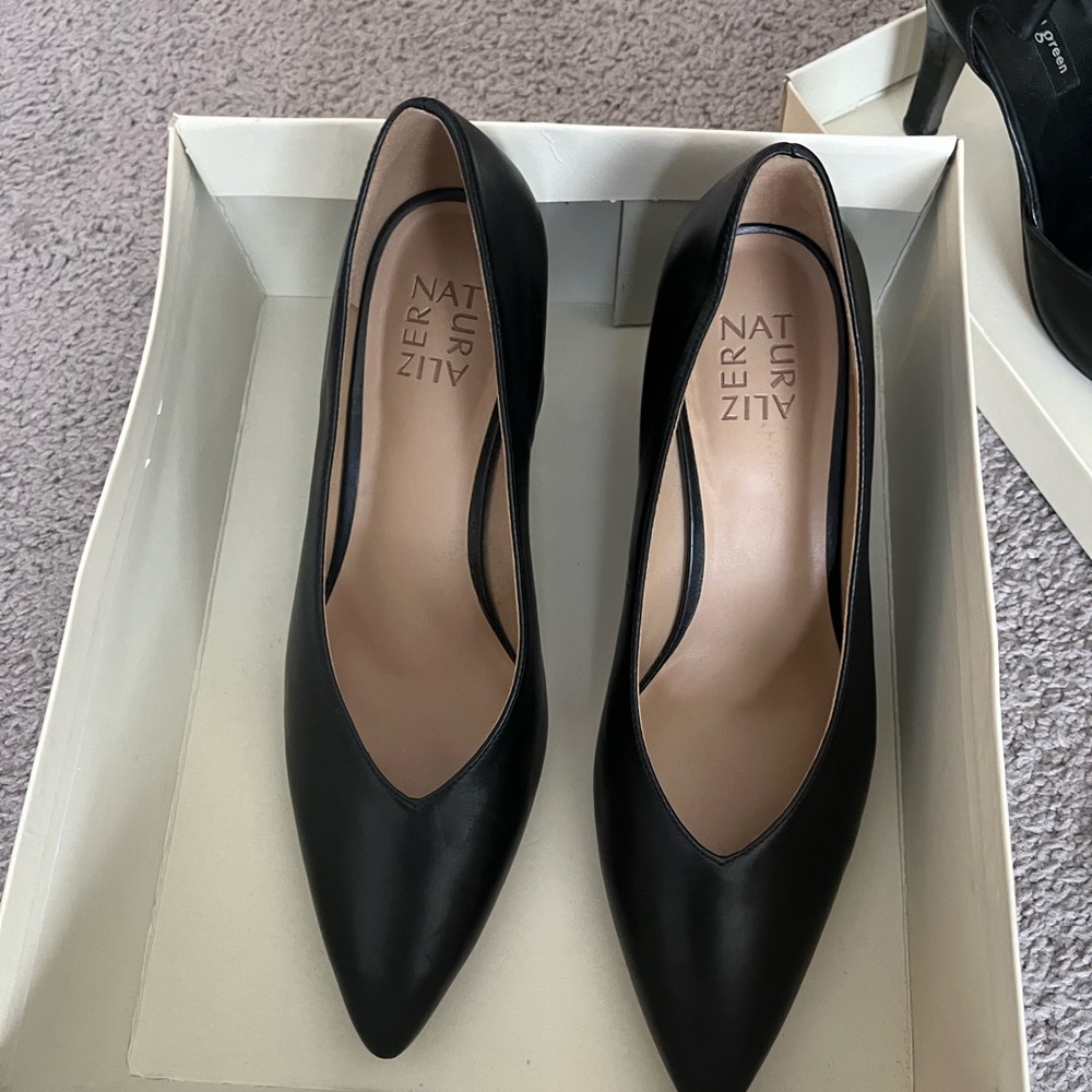 Shoes have only been worn once. Great condition and ver comfortable.